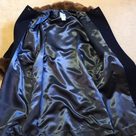 ✨3xHP✨ EUC Navy wool coat with fur trim - Picture 7 of 8